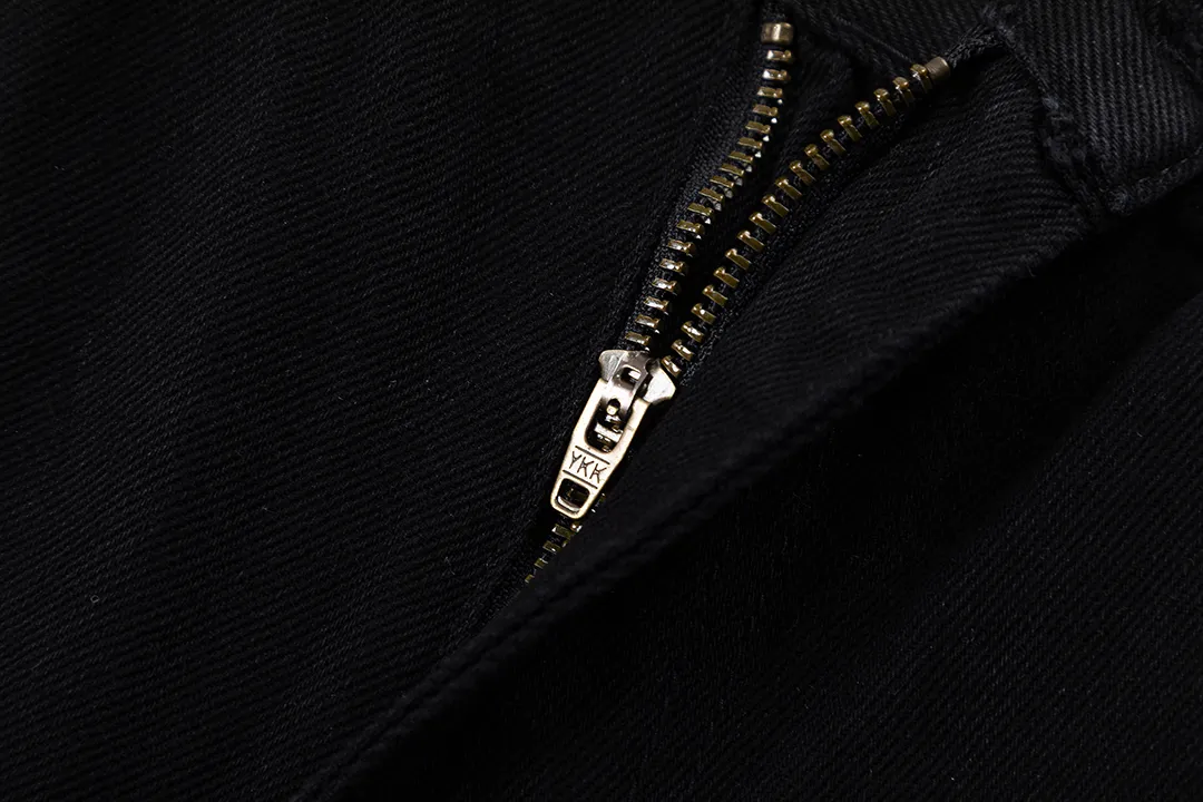 KE950#P230 The only correct leather label version on the market Chrome Hearts CH Cross embroidery distressed jeans Top ceiling quality 100% correct version The correct version is here!  Believe me this must be the best quality you will ever come across! ! Excellent value for money! !  Styles with different washes and textures are very friendly to people with thin legs and thick legs. The straight version is very flattering to the shape of the legs. The moderate length is timeless and easy to match. It is the basis of various styles and a must-have in the wardrobe! ! Add a little stacking to easily control the clean fit trend that has exploded this year. The fabric is stiff but also makes the upper body soft without losing texture. The sides and cuffs of some styles have a bone-wash effect. The vintage flavor pops up all at once. It’s really hard not to love it! ✅Correctly customize the Croxin metal leather label on the back panel. It is not sold directly with the cross on the finished jeans. 1:1 copying strives for excellence and the details are perfectly grasped. ✅The cross leather label is clear and smooth. Exquisite turning top craftsmanship. ✅Buttons, zippers and hardware are all customized versions of the Croxin LOGO. ✅High-cost washing process. Size: 28 30 32 34 36 (5 sizes)
